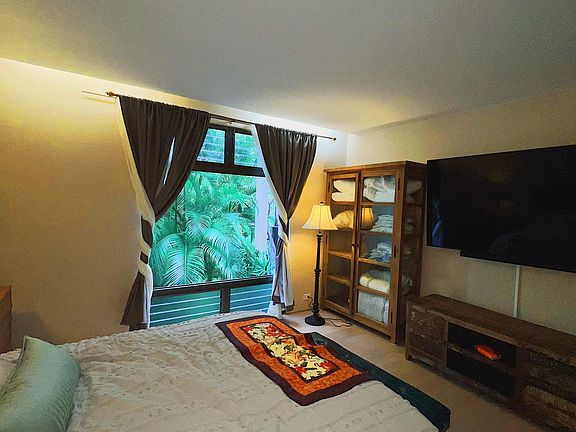 3rd image of 4999 Kahala Ave APT 243