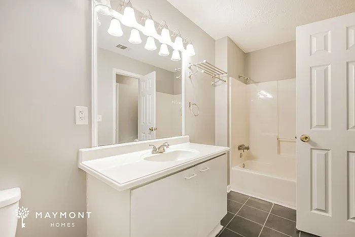 2211 Sandridge Pl SW — Photo 14
