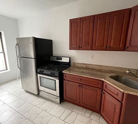 4th image of 149 E 149th St APT 4