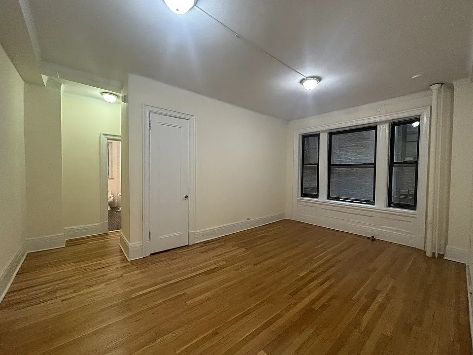 2586 Broadway #2J