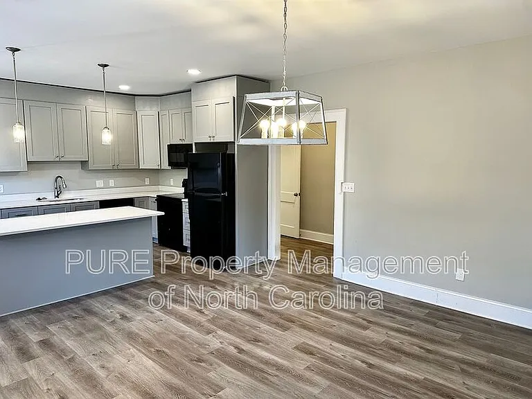 708 Union St S — Photo 13