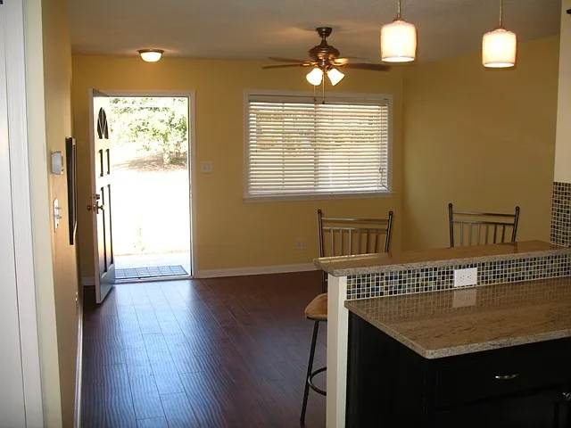 255 Ferncliff Dr — Photo 3