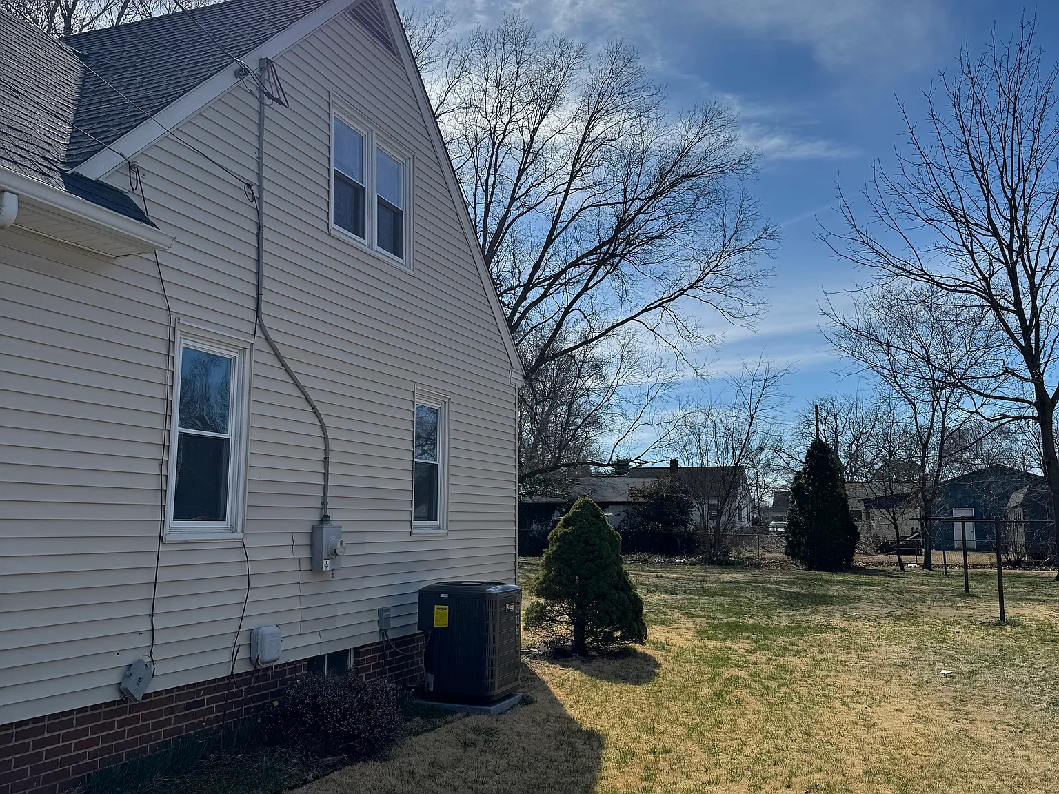 4 bed, 1290 sqft, $2,300 — Photo 4