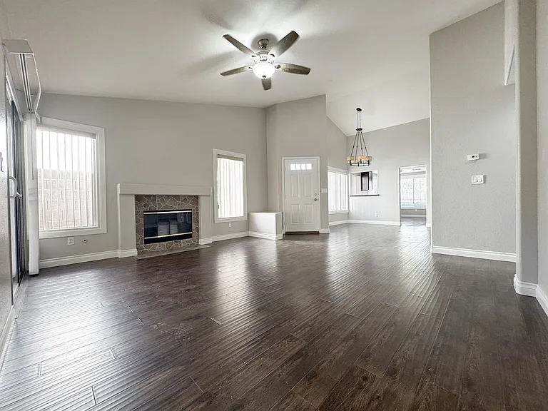 325 Cavalla St — Photo 2