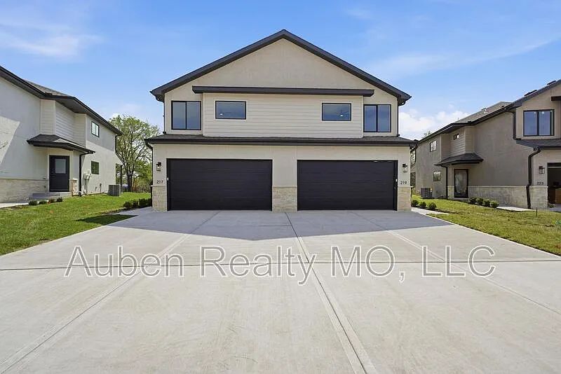 3 bed, 2.5 bath, 1725 sqft, $2,795 — Photo 2