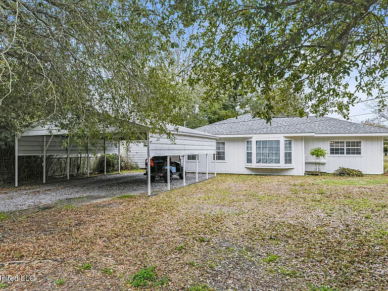 400 Ulman Ave — Photo 15