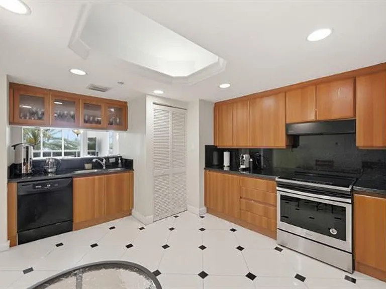 9595 Collins Ave #N3-F — Photo 11
