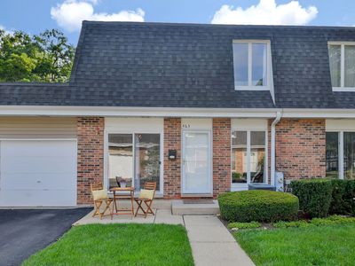 463 Sunnybrook Ln, Wheaton, IL, 60187