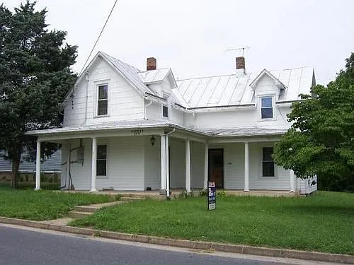 546 W Spring St photo 1