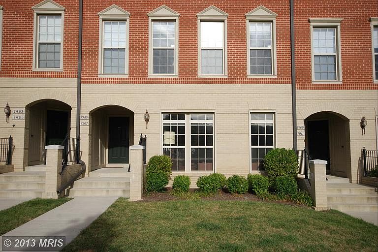 1st image of 7907 Crescent Park Dr