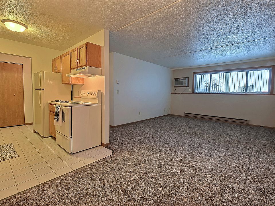 Alden Pines Apartments ; 2 Bedroom ; Kitchen ; Living Room