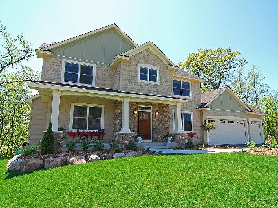 Grand front view of the home.