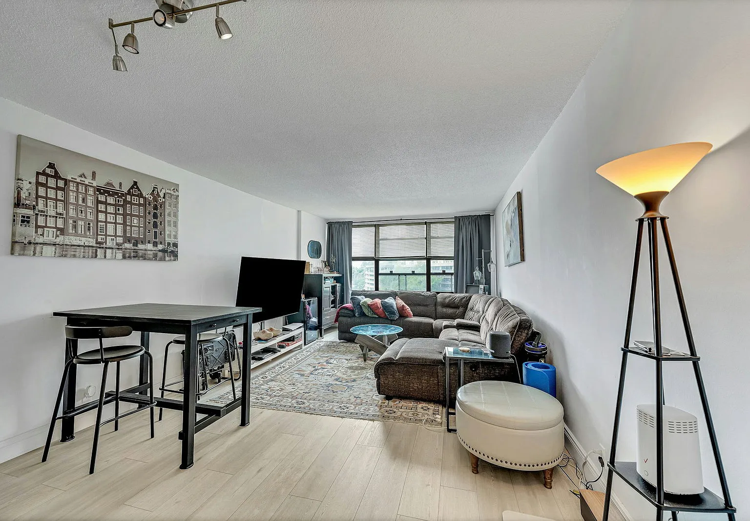 1 bed, 1.5 bath, 932 sqft, $3,100 — Photo 4