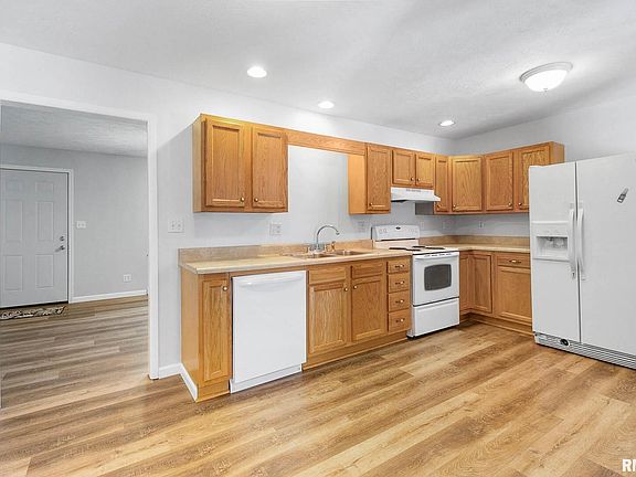 5th image of 707 N Taft St