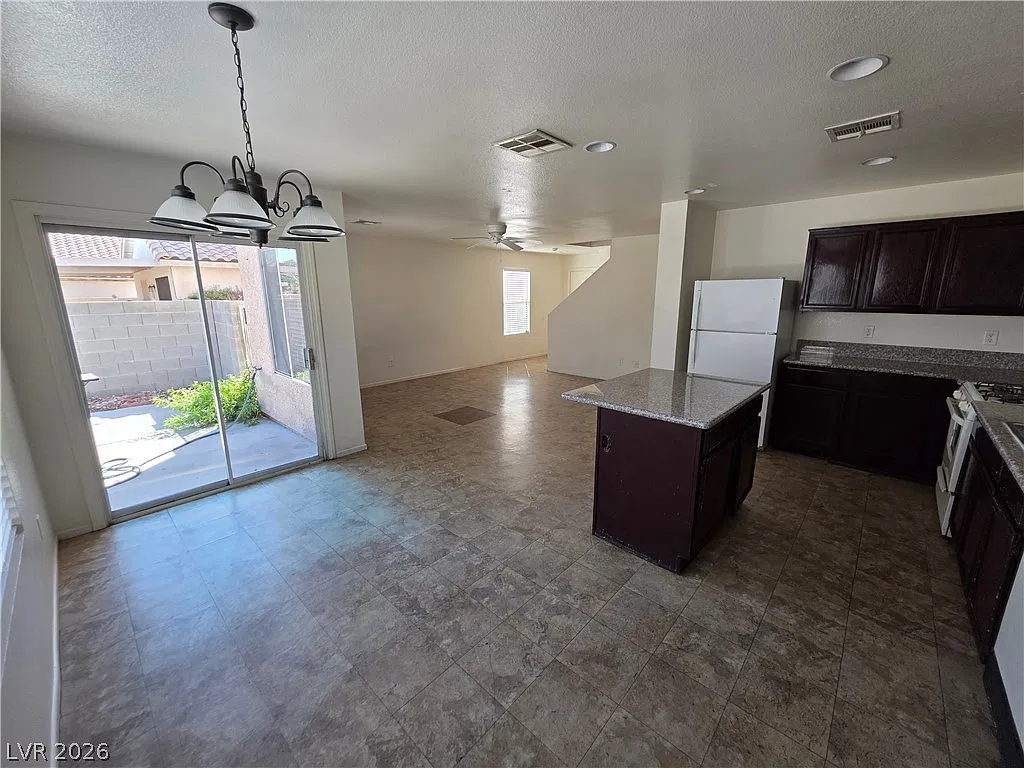 3 bed, 2.5 bath, 1364 sqft, $1,850 — Photo 3
