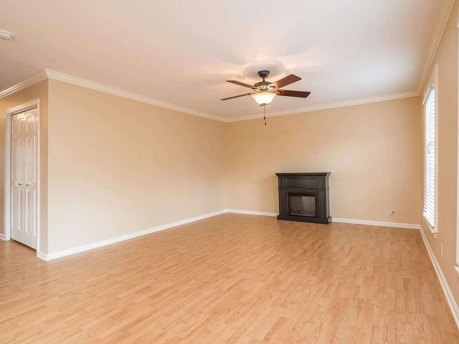 2 bed, 1105 sqft, $1,750 — Photo 3