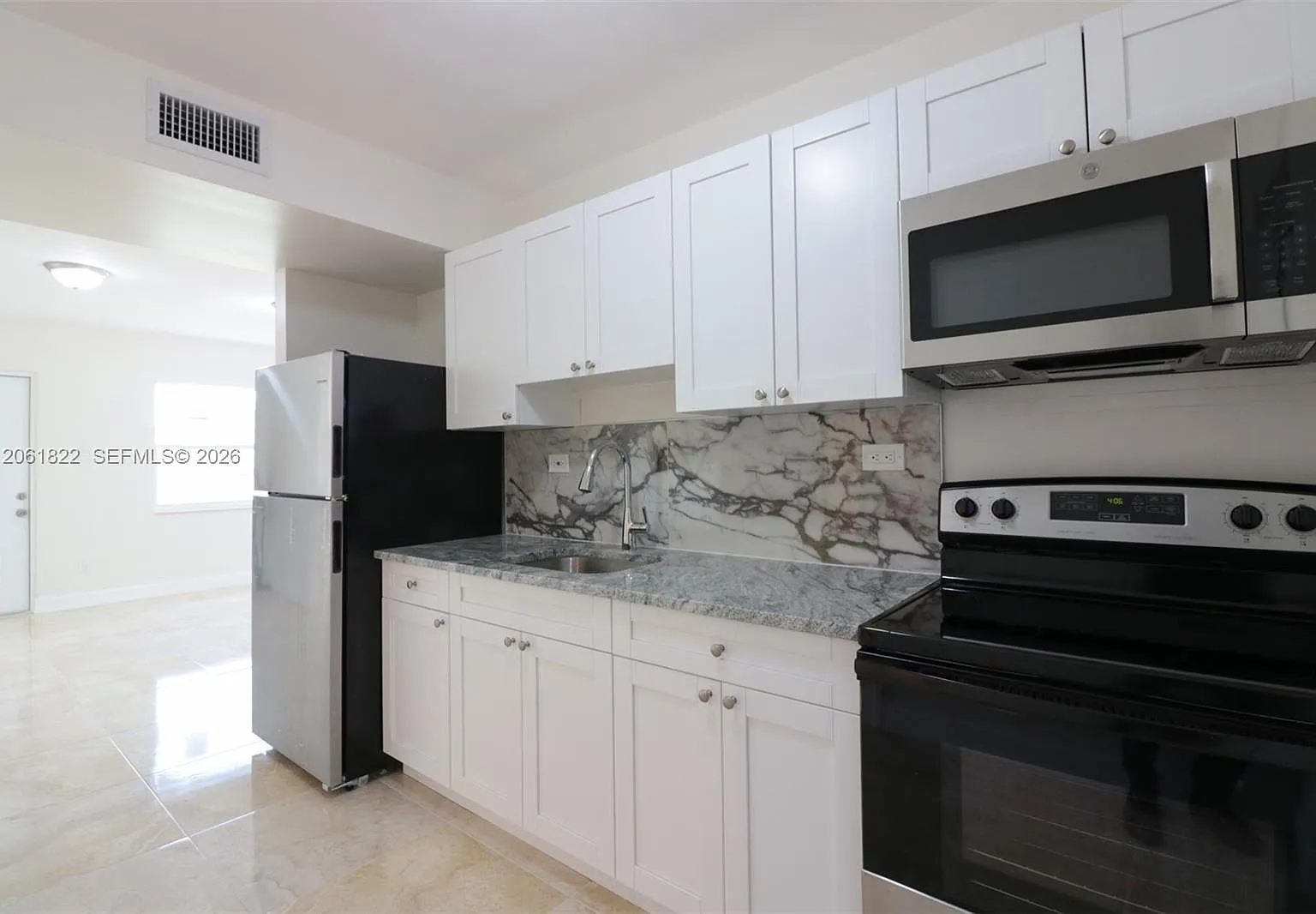 3 bed, 2.0 bath, 1100 sqft, $3,100 — Photo 3