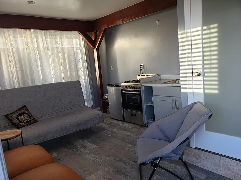 1323 N Kenter Ave — Photo 3