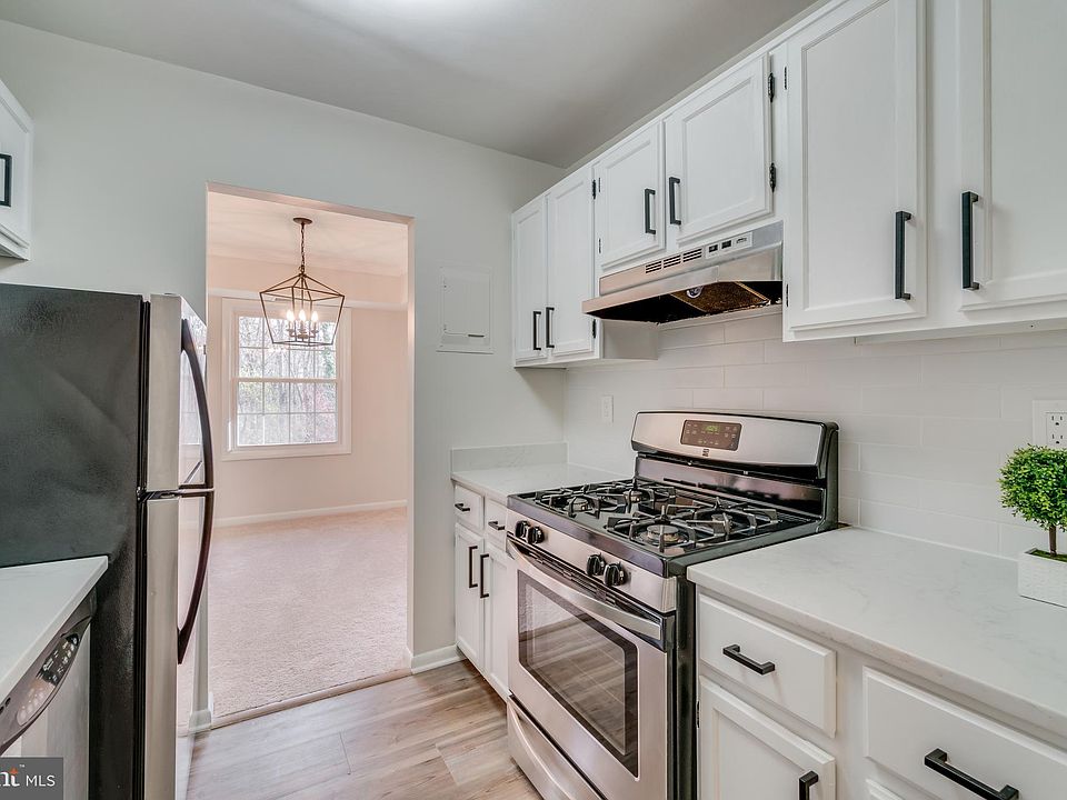 1st image of 3890 Lyndhurst Dr APT 301