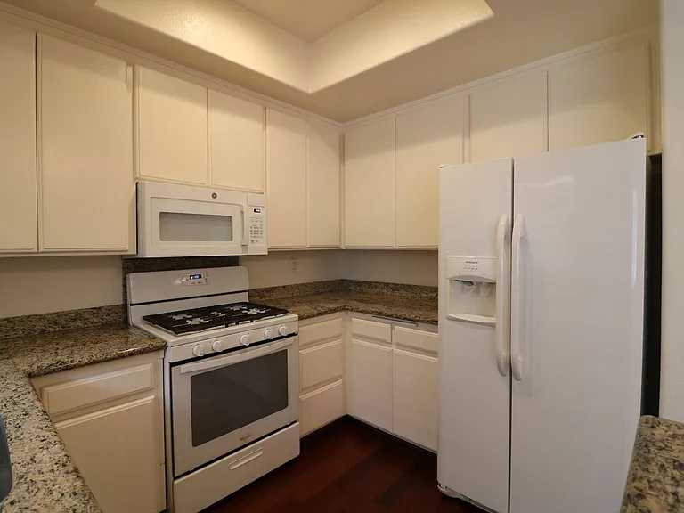 4455 Hazeltine Ave #207 — Photo 10
