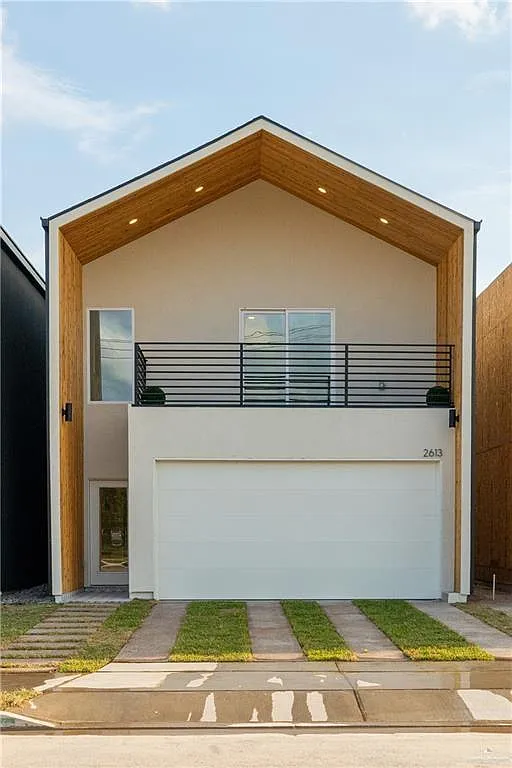 3 bed, 2.5 bath, 1471 sqft, $1,950 — Photo 1