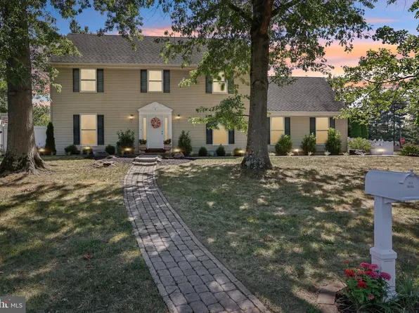 16 Paddock Dr, Lawrence Township, NJ 08648