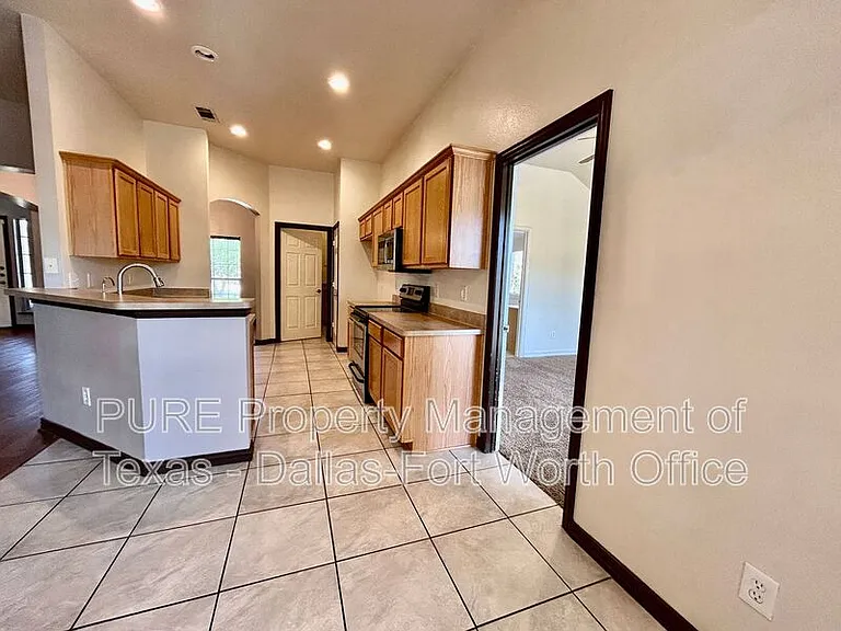 629 Madeline Ct — Photo 15