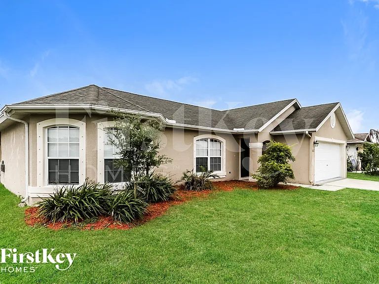 662 SW Sandbar Ter — Photo 1