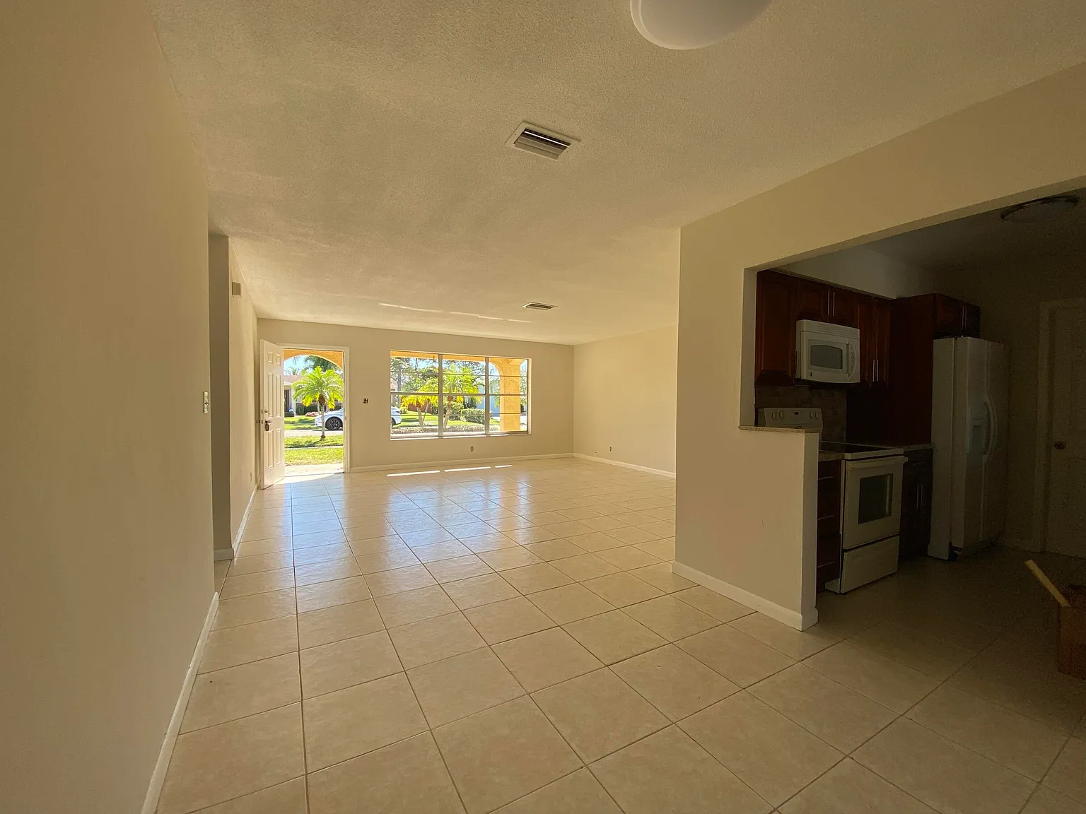 4 bed, 2.0 bath, 1773 sqft, $3,500 — Photo 4