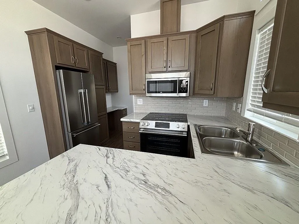 1 bed, 1.0 bath, 385 sqft, $1,099 — Photo 2