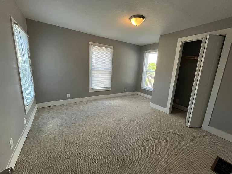 818 Charlotte St — Photo 8