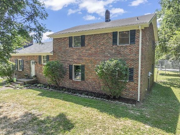 3rd image of 4165 Clovercroft Rd