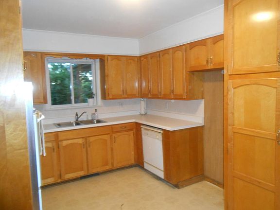 5th image of 316 W 19th St
