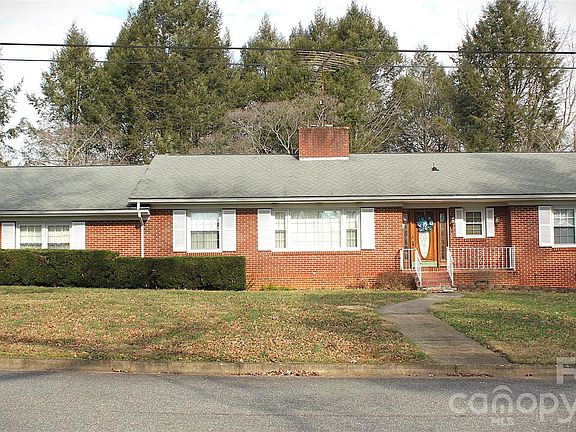 2nd image of 105 Woodlawn Dr