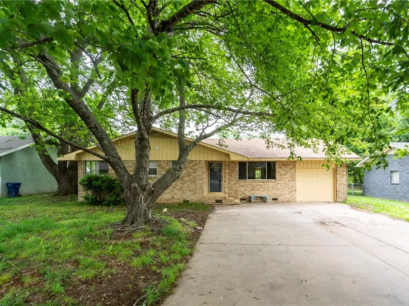 215 W Highland St, Siloam Springs, AR 72761