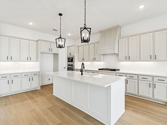 3rd image of 4720 Bishop St