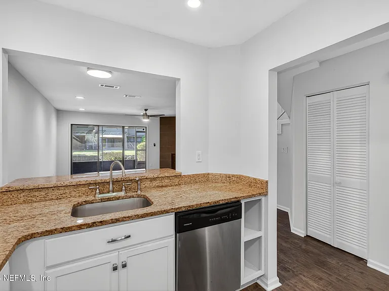 7701 Baymeadows Cir W #1052 — Photo 14