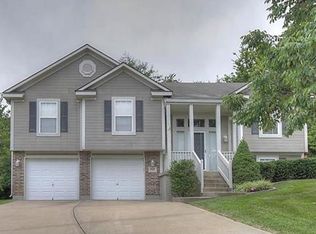 1020 SW Montana Ridge Dr, Grain Valley, MO 64029