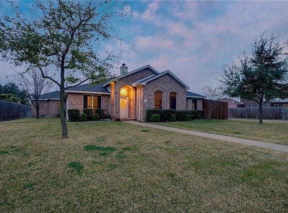 2nd image of 2818 Riverbrook Cir
