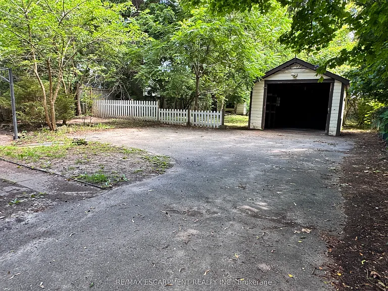 62 Plains Rd E — Photo 24