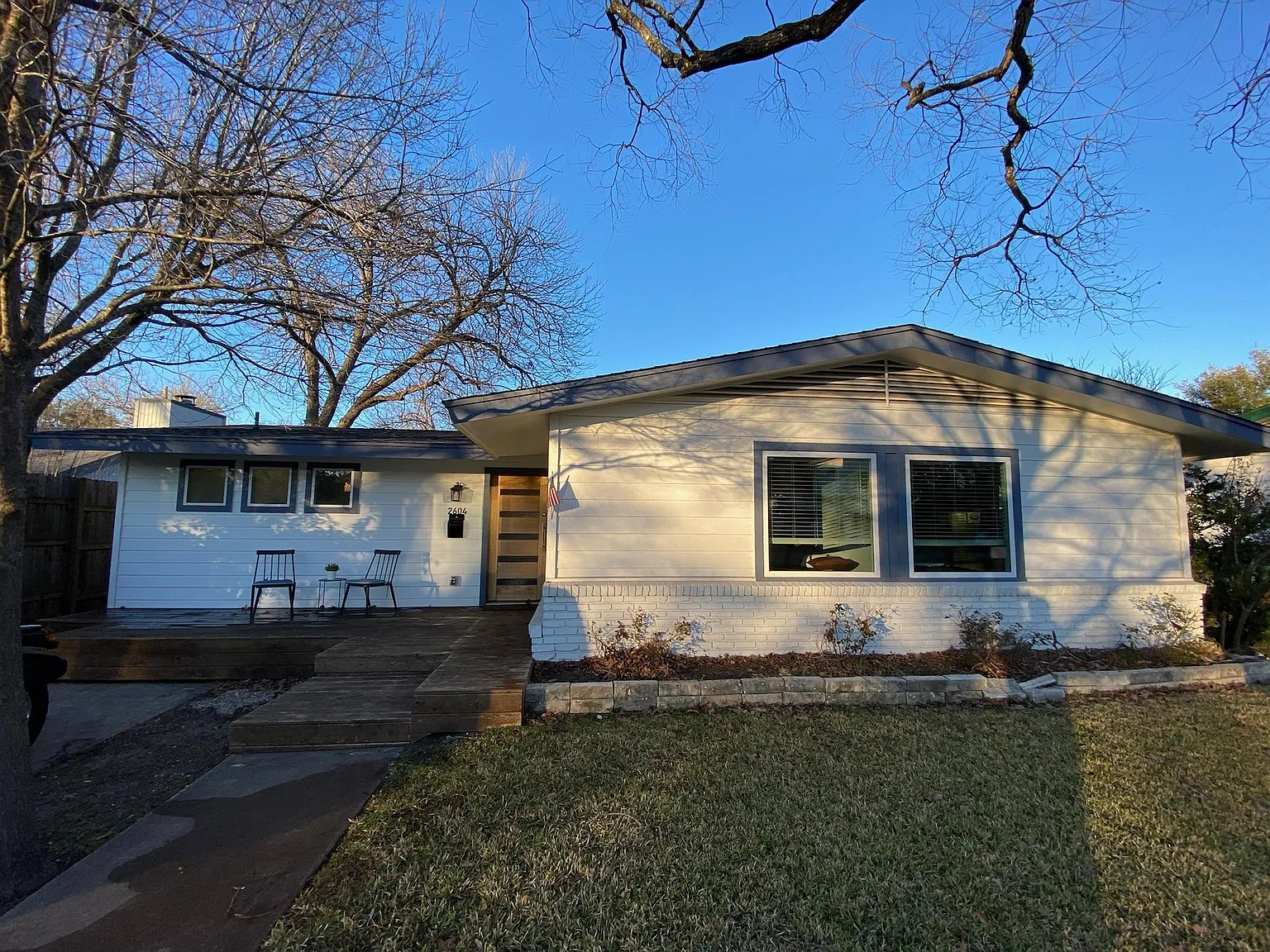 2604 Ellise Ave — Photo 1