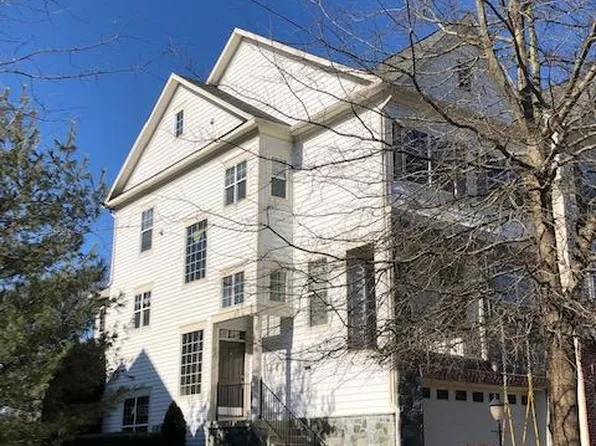 60 Pike Pl, Stafford, VA 22556