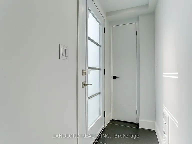 71 Livingstone Ave #LOWER — Photo 9