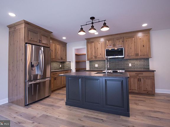 3rd image of 2673 Old Berwick Rd