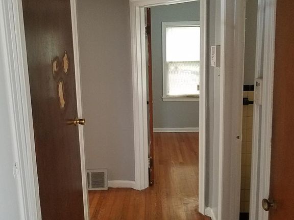 4th image of 7703 Grandmont Ave