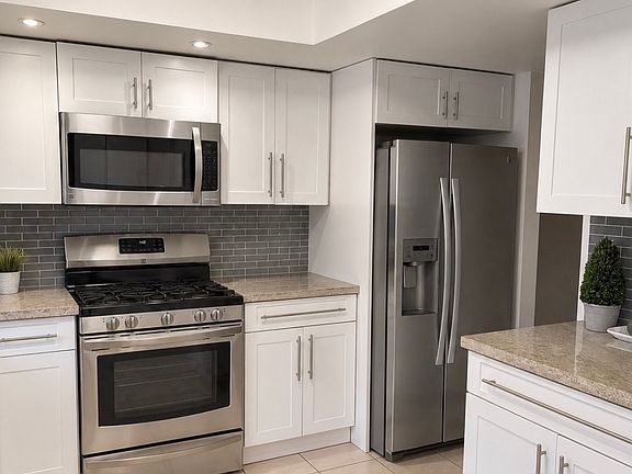 5th image of 11013 SW 113th Pl
