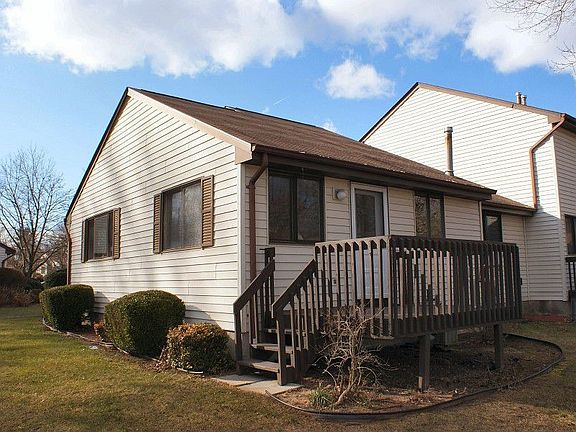 5th image of 64 Oak Forest Dr