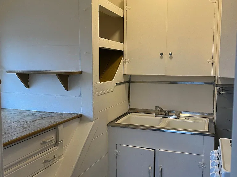 163 Barton St #2 — Photo 3