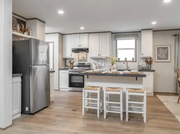 8 Beech Path Ln, Hendersonville, NC 28739