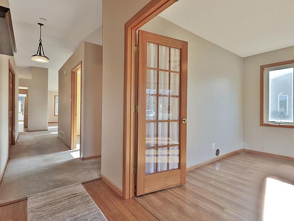 3rd image of 897 Evergreen Ct